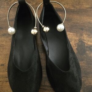 Elegant Black Flats with Pearl Accents